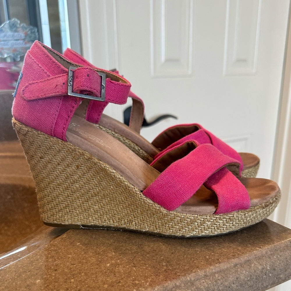 Toms wedges